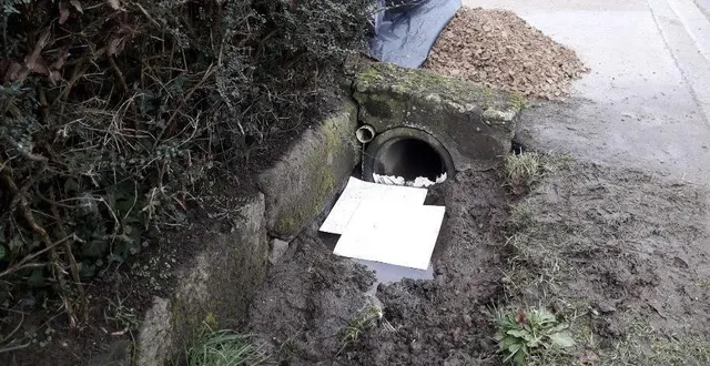 photo  la pollution aux hydrocarbures à la carneille était circonscrite ce mardi 11 février 2025.  &copy;  ouest-france 