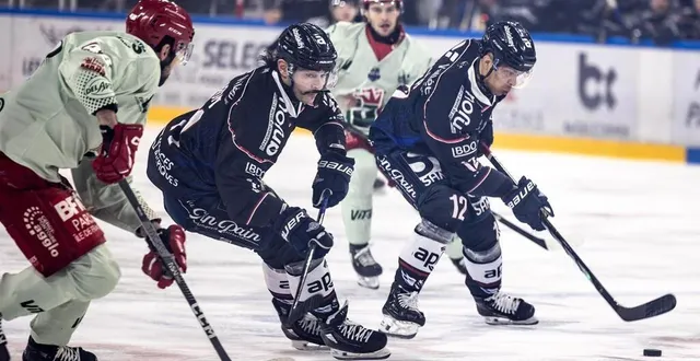 photo  robin gaborit (au centre) et peter valier n’ont pas pu éviter la défaite.  &copy;  co - régine lemarchand 