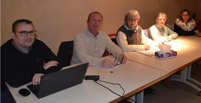 photo  florian papin vice-président, patrice riauté président, marie-laure niel secrétaire, chantal coulpied et gaëlle dalivoust trésorières.  &copy;  le maine libre 