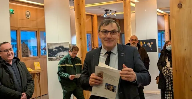 photo  hervé roncière, président de la communauté de communes loir-lucé-bercé, a lancé vendredi soir la nouvelle saison de carnuta, la maison de l’homme et de la forêt.  &copy;  ouest-france 
