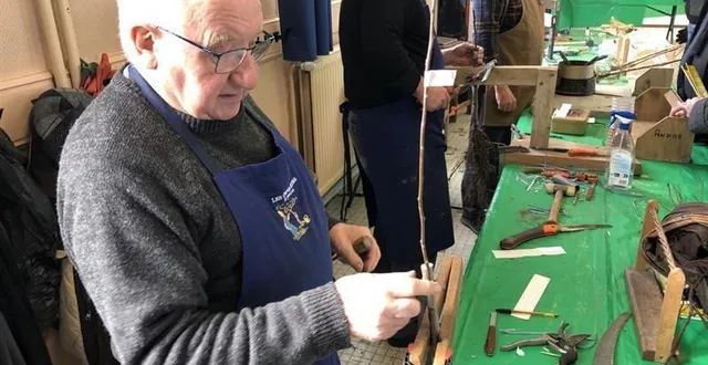 photo  toute la journée de dimanche 9 février 2025, l’association des croqueurs de pommes maine-perche a organisé une bourse aux greffons à la flèche (sarthe).  &copy;  ouest-france 