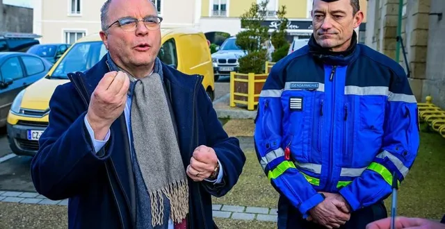photo  conlie, mardi 11 février 2025. le préfet emmanuel aubry et le colonel mével ont délivré un message de fermeté : les contrôles sur le bord des routes sarthoises vont se multiplier.  &copy;  photo le maine libre – yvon loué 