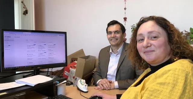 photo  guillaume julien, maire, émilie veron fougeray, secrétaire de mairie de saint-denis-sur-sarthon, dans l’orne. la municipalité dispose maintenant de delibia, un logiciel d’intelligence artificielle.  &copy;  ouest-france 