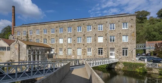 photo  le site historique du groupe textile mulliez flory, au longeron (sèvremoine).  &copy;  f. crampon/osez mauges 