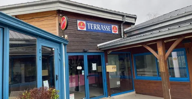 photo  tuffé-val-de-la-chéronne, 2 janvier 2025. le restaurant du chalet du lac attend ses nouveaux propriétaires.  &copy;  le maine libre 