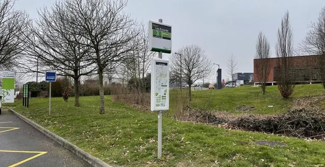 photo  la ligne de bus 3 a été étendue jusqu’à la zone des essards à saint-georges-des-groseillers, un abri de bus devrait y être aménagé.  &copy;  ouest-france 