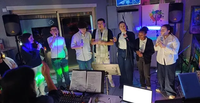 photo  l’ensemble vocal de la cie des arts de pontvallain a chanté de la variété française et internationale à plusieurs voix ou en solo.  &copy;  le maine libre 