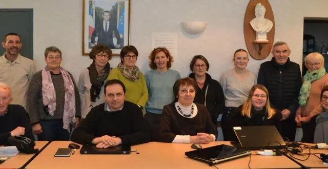 photo  le comité de jumelage auvers – hatten en assemblée générale.  &copy;  le maine libre 