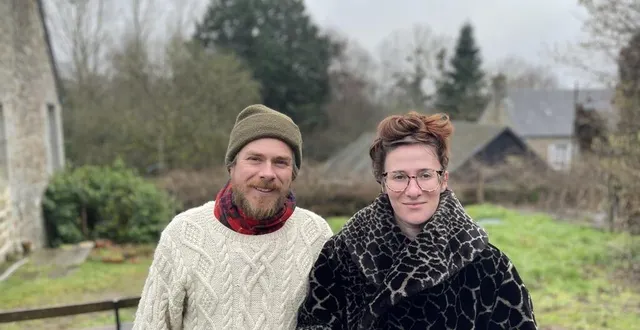 photo  sylvain przybylski et juliette mauduit, paysans à la ferme sans nom à bréel, commune déléguée d’athis-val-de-rouvre, dans l’orne arrêtent leur production de semences.  &copy;  ouest-france 