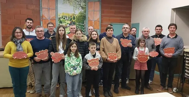 photo  les exposants des animaux ont reçu leurs plaques de récompense.  &copy;  le maine libre 