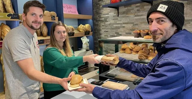 photo  romain et ophélie seillier (à gauche), ici lors de l’ouverture de leur boulangerie en novembre 2023, espèrent désormais tourner la page en renouant le dialogue avec les habitants.  &copy;  le maine libre 