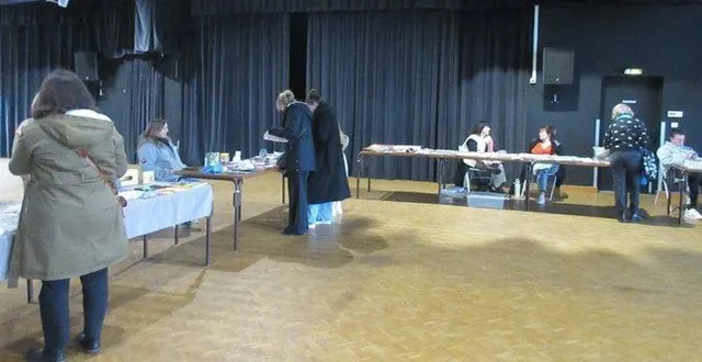 photo  dimanche, l’association prim’âge béconnais proposait un vide-greniers de loisirs créatifs.  &copy;  ouest-france 