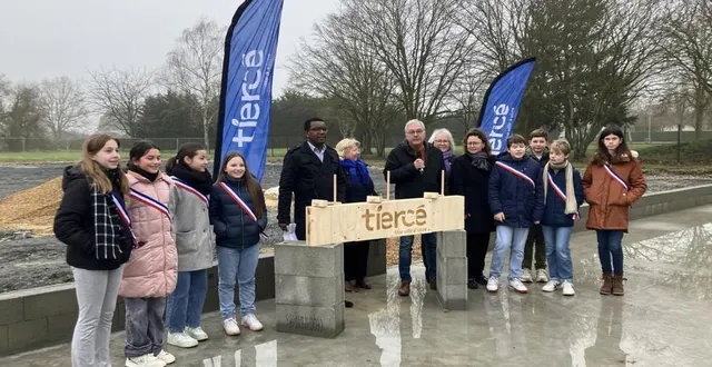 photo  le maire, jean-jacques girard, lors de son intervention en présence des élus adultes et juniors, dont olivier louiset, adjoint aux sports.  &copy;  ouest-france 