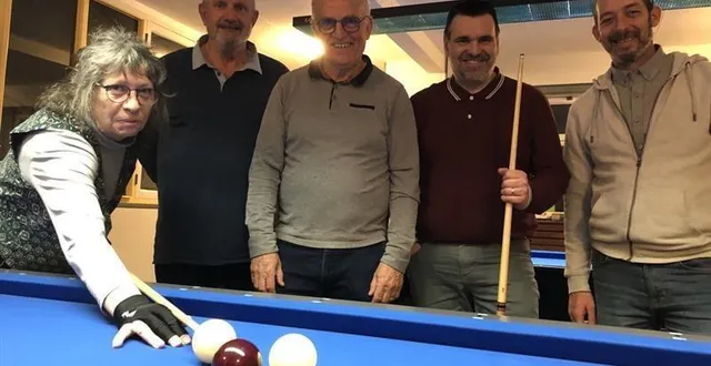 photo  carole riollet, didier brier, paul grincourt, lionel hardy et olivier guichard sont cinq des membres du club de billard de la flèche (sarthe).  &copy;  ouest-france 