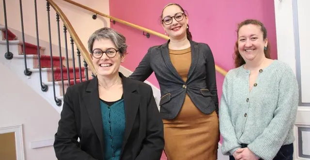 photo  anne signour, responsable de l’action culturelle, yamina riou, vice-présidente de la ccvha à la culture, et pauline kurtz, responsable du service lecture publique.  &copy;  co 