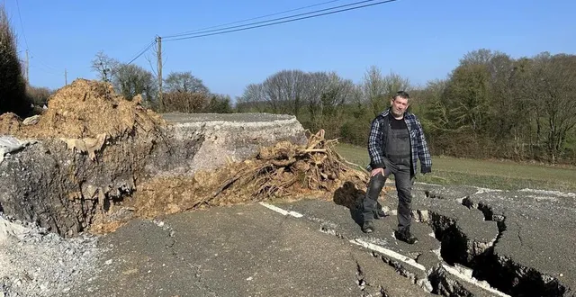 photo  riverain, benoît baumer vient régulièrement constater les dégâts. il assure que la route continue doucement de s’effondrer.  &copy;  ouest-france 