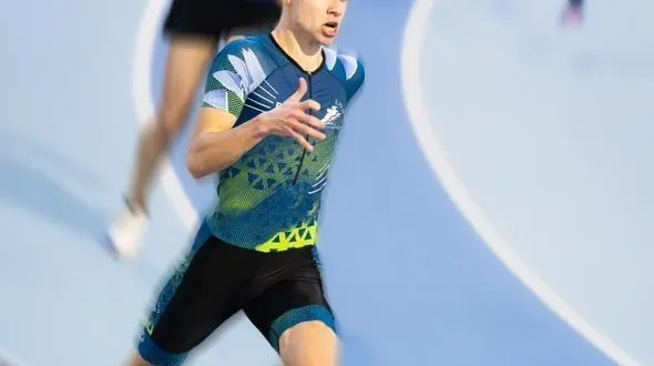 photo  hugo perdereau (eavh) visera la finale du 200 m junior.  &copy;  luc challet 