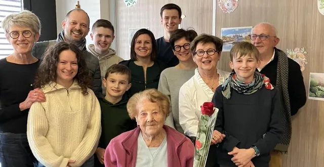 photo  georgette boisselier entourée de sa famille.  &copy;  co 