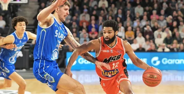 photo  trevor hudgins (à droite) a réalisé une prestation xxl contre saint-quentin ce samedi 15 février en demi-finale de la leaders cup.  &copy;  guillaume marie 