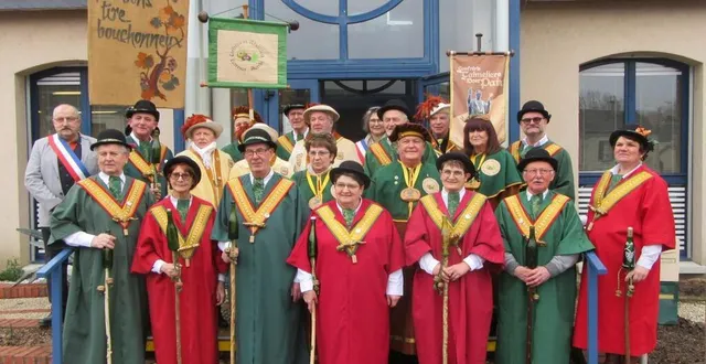 photo  la confrérie des bons tire-bouchonneux, celle des nouzillards et celle des talmeliers de touraine se sont réunies.  &copy;  mairie 