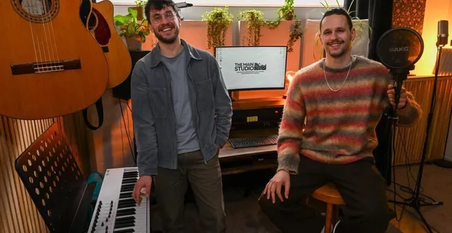 photo  angers, rue baudrière, le 14 février 2025. julien malleret (à gauche) et aymeric poupart ont créé le studio de musique the main studio.  &copy;  laurent combet 