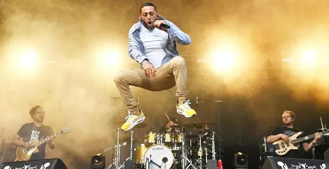 photo  le groupe de reggae dub inc et son chanteur hakim « bouchkour » meridja, ici au festival de bobital (côtes-d’armor) en 2022.  &copy;  xavier bonny / archives ouest-france 