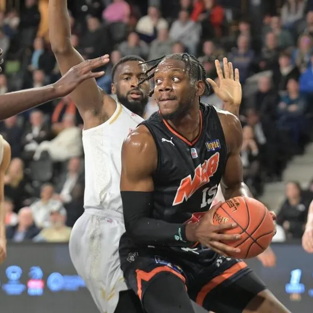 photo wilfried yeguete a été héroïque dans la raquette pour permettre au mans de remporter sa quatrième leaders cup.  ©  guillaume marie / ouest-france