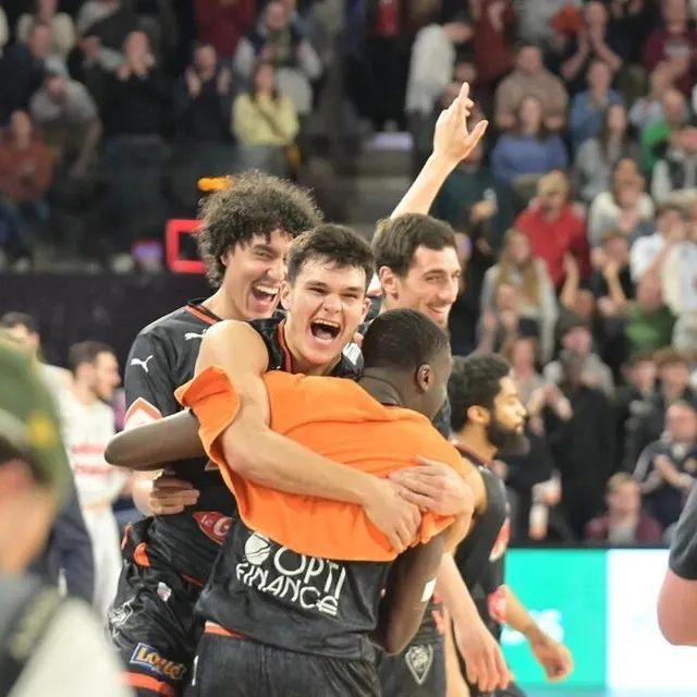 photo léopold delaunay et abdoulaye ndoye peuvent savourer leur exploit.  ©  guillaume marie / ouest-france