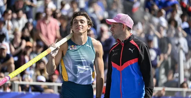 photo  armand mondo duplantis et renaud lavillenie durant le meeting de paris wanda diamond league 2024, le 7 juillet 2024, au stade charléty.  ©  victor joly / afp 