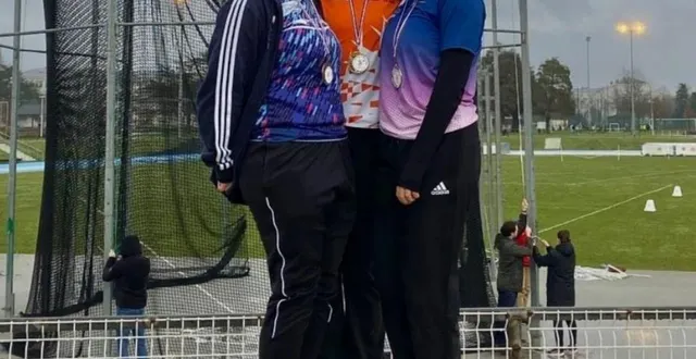 photo  la sabolienne valentine lemonnier (à droite) lors de sa deuxième place au meeting de saint-nazaire (loire-atlantique), le 9 février 2025.  &copy;  collection privée 