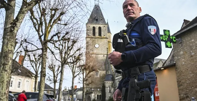 photo  la police municipale est une compétence communale. à noyen-sur-sarthe, le maire a doté son agent arnaud dapvril d’une arme létale.  &copy;  le maine libre – denis lambert 