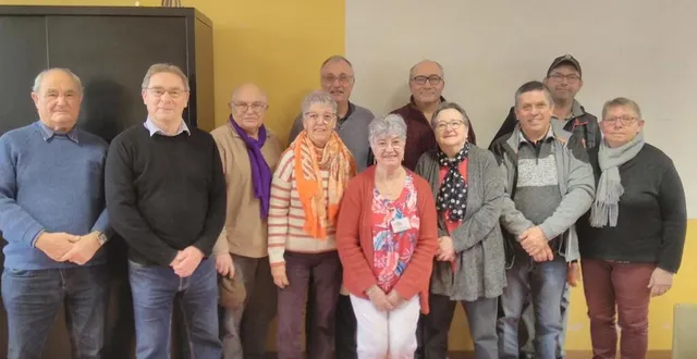 photo  une partie du conseil d’administration de ram en compagnie de jean-louis clément le maire du village, deuxième à gauche.  &copy;  le maine libre 