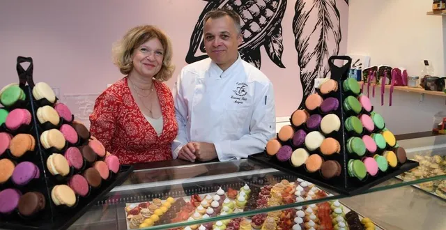 photo  laurent et corinne petit tirent leur révérence après presque trente ans de gourmandises rue saint-aubin.  &copy;  archives co – laurent combet 