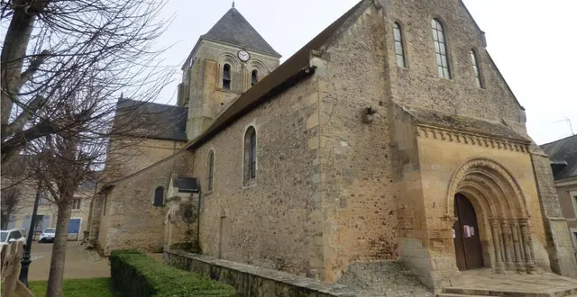 photo  l’association cœur de bourg propose, samedi et dimanche, des visites de l’église romane de bazouges.  &copy;  ouest-france. 