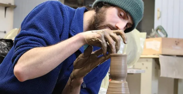 photo  simon barraud de lagerie est arrivé à la résidence d’artiste de prévelles le 10 janvier 2025.  &copy;  le maine libre 