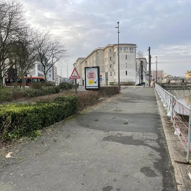 photo une partie de la barrière a été arrachée, quai louis-blanc.  ©  ouest-france