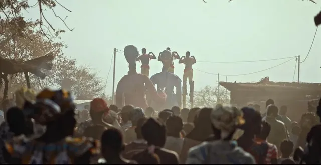 photo  la compagnie les grandes personnes de boromo sillonne les festivals internationaux mais revient toujours dans son village d’origine : boromo.  &copy;  crédit photo : mathieu villard 