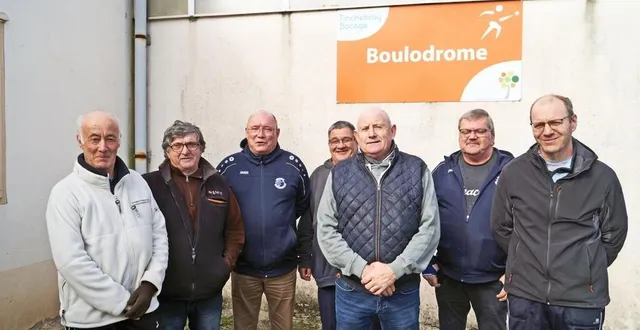 photo  claude jouguet, vice-président ; michel erroux, membre ; gaël brard, trésorier ; thierry chauvin, membre ; éric renard, président ; jacky régnier, membre ; emmanuel bazin, secrétaire.  &copy;  ouest-france 