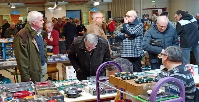 photo  la bourse d’échange de véhicules miniatures, ici en 2023, est l’occasion de découvrir des modèles rares et des présentations proposées par le club le mans mini-voiture.  &copy;  ouest-france 