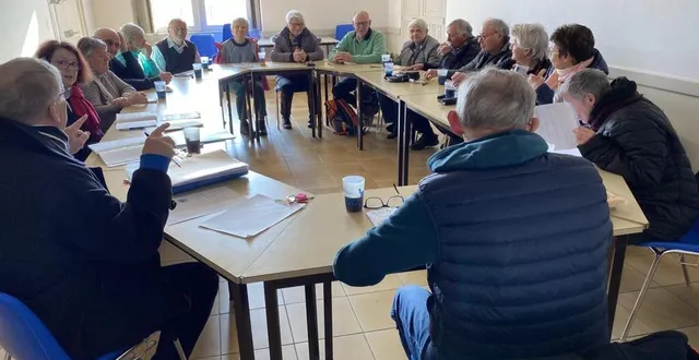 photo  plus d’une quinzaine de bénévoles se sont réunis pour optimiser l’organisation du tour de mayet.  &copy;  le maine libre. 