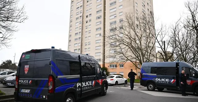 photo  en décembre 2024, la crs 82 a été déployée au pied des tours de la rue samuel-de-champlain à nantes-nord, après une série de fusillades.  &copy;  franck dubray / ouest france 