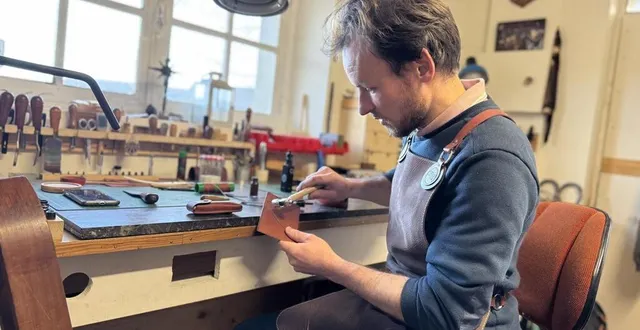 photo  édouard verschoote est maroquinier à la ferrière-bochard, près d’alençon (orne).  &copy;  ouest-france 