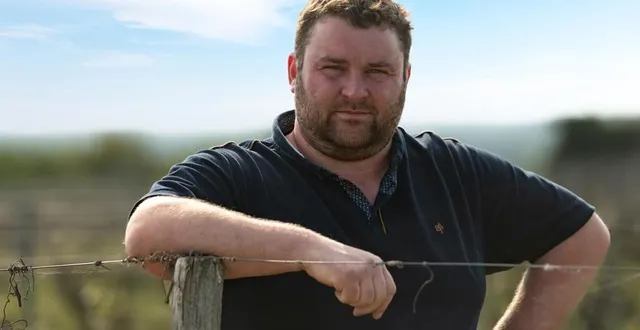 photo  maxime delhumeau, chef d’exploitation au domaine des petits quarts à bellevigne-en-layon  &copy;  co 