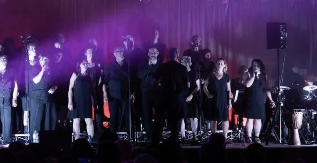 photo  just gospel, c’est une quarantaine de choristes, un chef de chœur et quatre musiciens.  &copy;  just gospel 