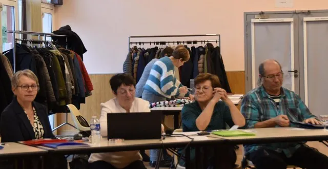 photo  pascale levillain et les membres du bureau lors de l’assemblée générale.  &copy;  le maine libre 