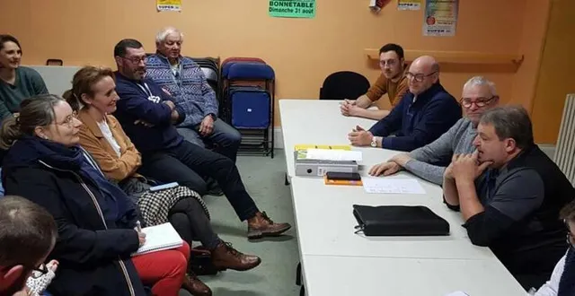 photo  le comité des fêtes de bonnétable réuni en assemblée générale pour préparer une année 2025 riche en événements.  &copy;  le maine libre 