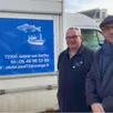 photo olivier paul, le poissonnier ambulant, et gilles menant, chargé du développement et de l’attractivité socio-économique de la commune.