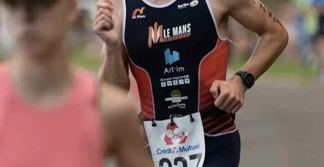 photo  jean-loup bellot aura à cœur de montrer la tenue du mans triathlon  &copy;  ouest-france 