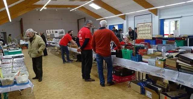 photo  exposants lors de la précédente édition de la bourse d’échange mult icollections de l’apspbc  &copy;  archives ouest-france 