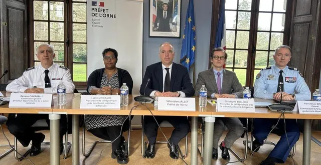 photo  le commissaire général renato cavarelli, directeur départemental de la police nationale de l’orne ; laëtitia mirande, procureure d’alençon ; sébastien jallet, préfet de l’orne ; christophe bogliolo, procureur d’argentan, et le colonel pierre-olivier benech, commandant du groupement de gendarmerie de l’orne.  &copy;  ouest-france 